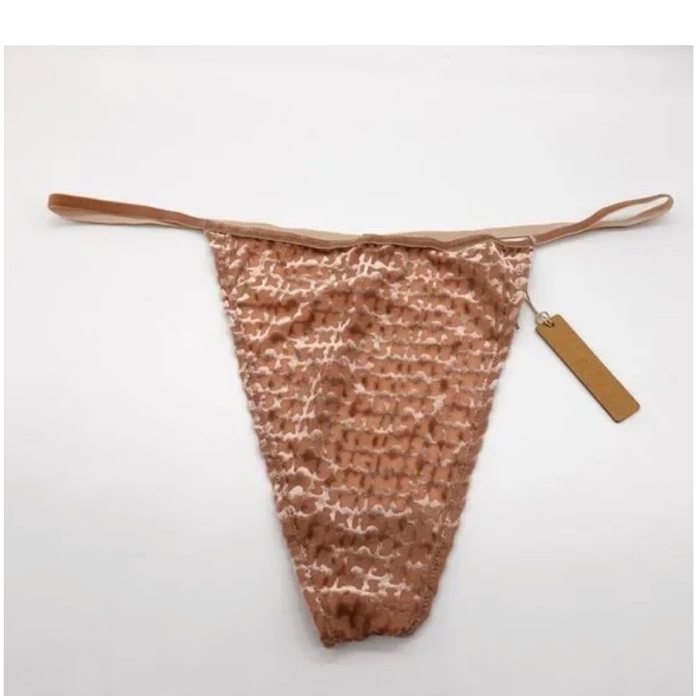 COPY - NWT Skims Thong/string size XL